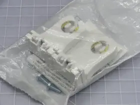 401-13357-00N LEVITON Lampholder